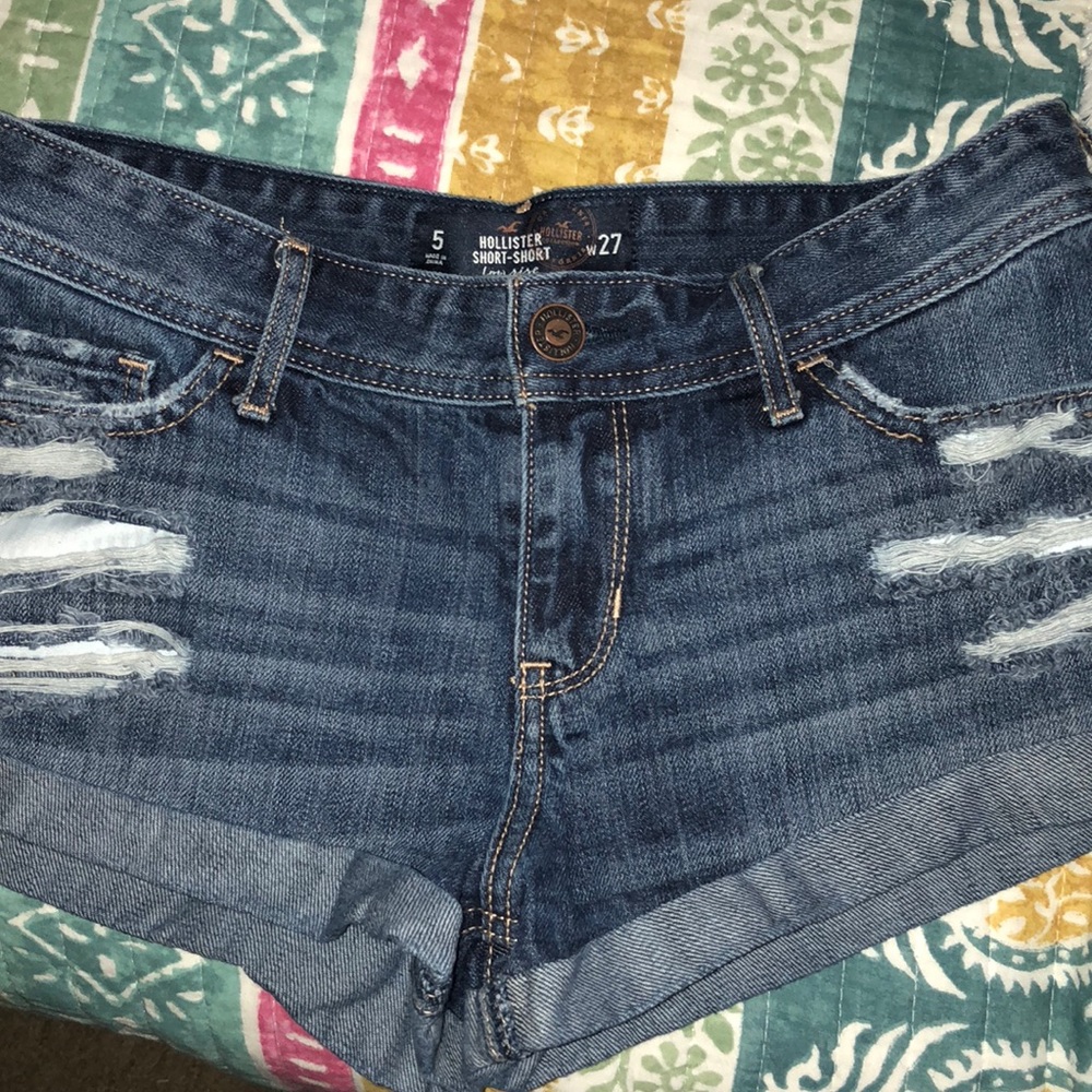 Hollister ripped short-shorts